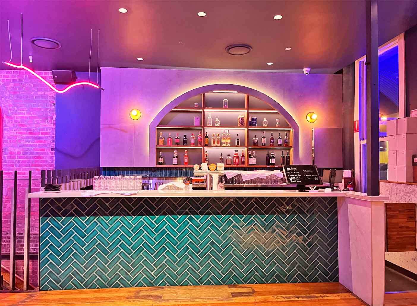 Miraak Kitchen & Bar